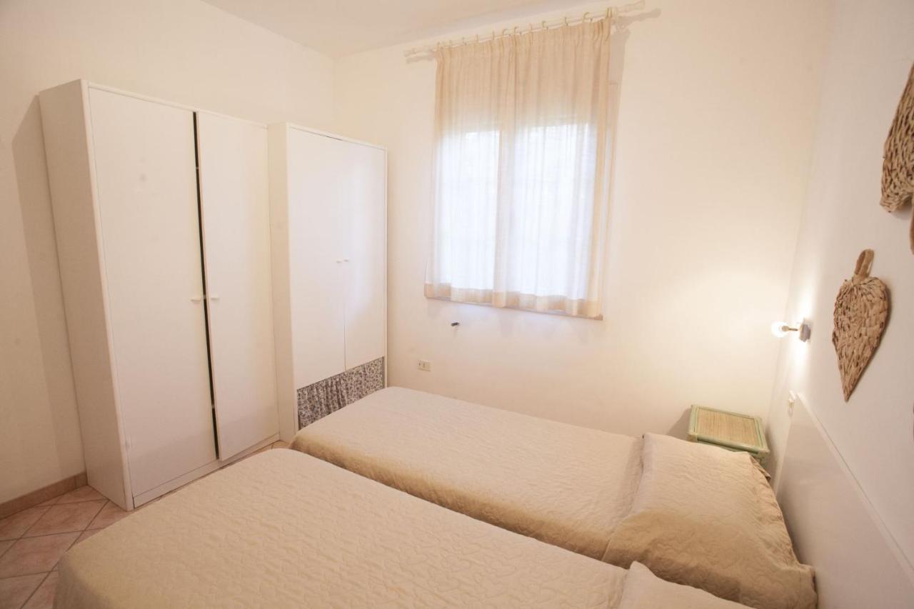 Appartamenti Villa Anna - Goelba カポリーヴェリ エクステリア 写真