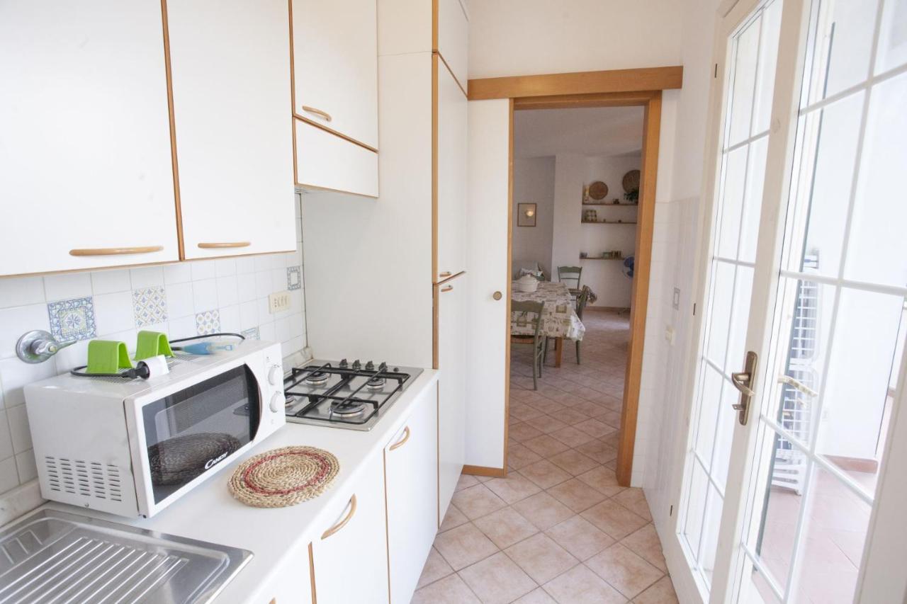Appartamenti Villa Anna - Goelba カポリーヴェリ エクステリア 写真